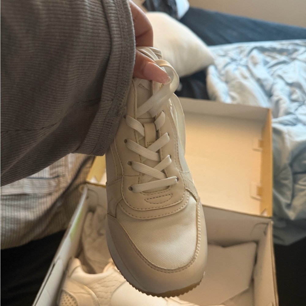 Michael Kors White Sneakers with Tan Soles - Picture 3 of 5